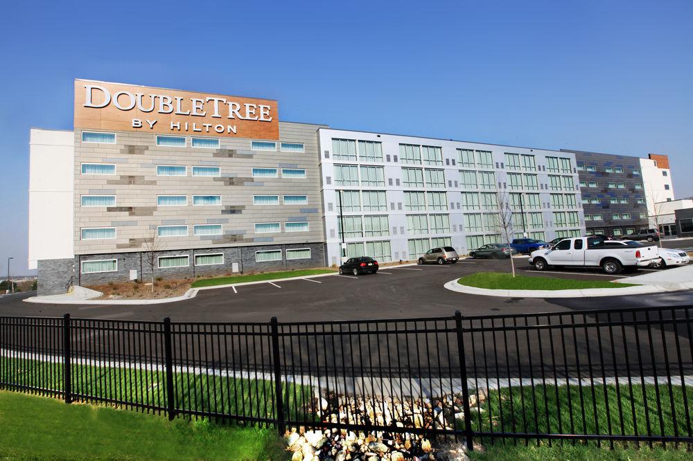 Doubletree By Hilton Omaha Southwest, Ne Hotel Exterior photo